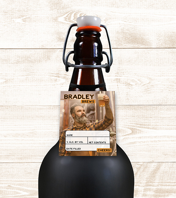 "Bradley Brews" beer growler with a personalized ElastiTag label, featuring a man holding a beer and fields for handwritten details.
